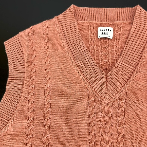 Aritzia Sunday Best Wool Blend V Neck Crop Vest Medium Soft Comfy Cable Knit - Picture 3 of 9